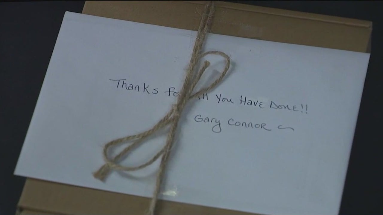 Des Plaines community honors beloved letter carrier retiring after nearly 40 years