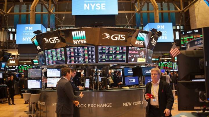 Wall Street cae ante amenaza de Trump de un "aumento masivo" a los aranceles a China
