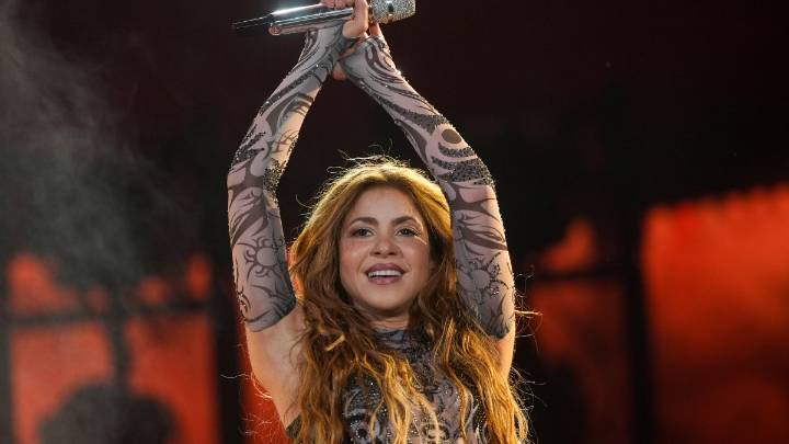 Judge tosses lawsuit against Shakira filed by elderly man who spoke to impersonator, defense says