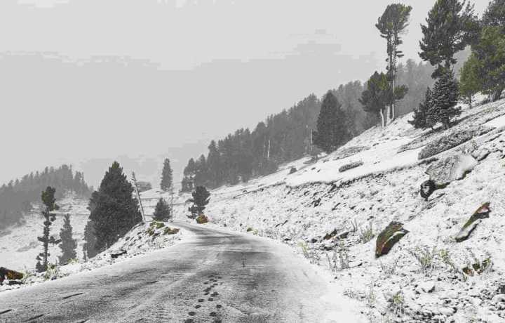 Fresh snowfall in higher reaches, rainfall in plains bring sharp dip in Kashmir temperature