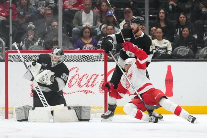 Lucas Raymond scores in shootout as Red Wings beat Kings 4