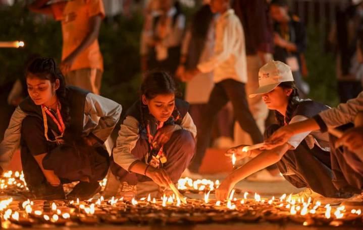 Ayodhya Deepotsav: New world record with 26.17 lakh diyas, 2128 p...