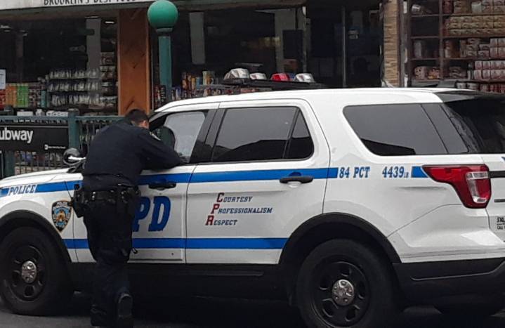 Mujer apuñaló a su madre 55 veces y lanzó el perro al vacío: sentencia tras horror en Nueva York