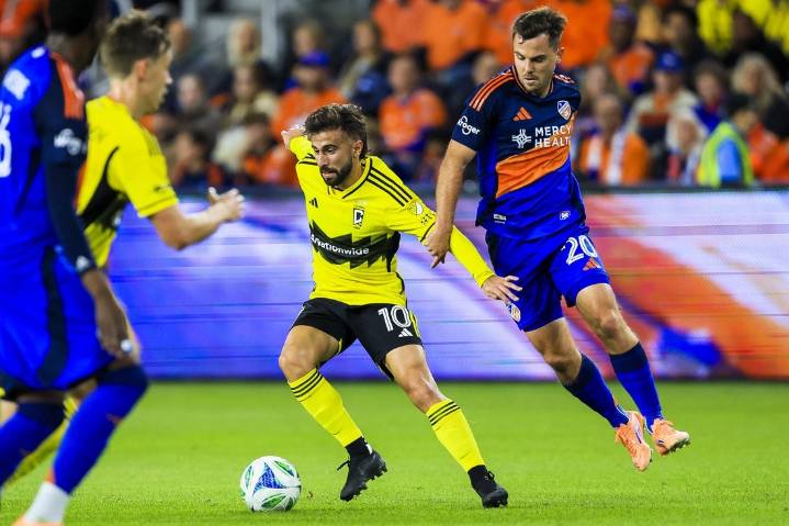 Deadspin | Kevin Denkey's late goal lifts Cincinnati past Crew in Round 1 opener