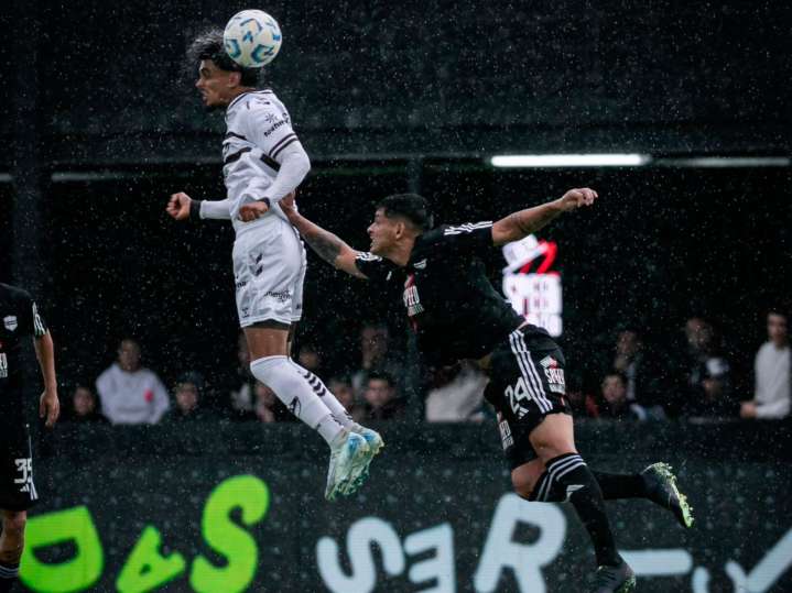 En vivo: Riestra expone su liderazgo visitando a un necesitado Platense