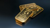 Gold hits record $3,924 as Yen falls and US government shutdown fuels safe