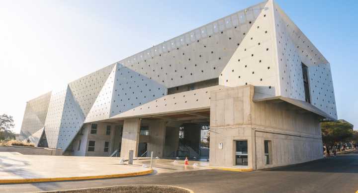 Cómo el pago de $38 millones mensuales en universidad de Arica llegó al debate presidencial