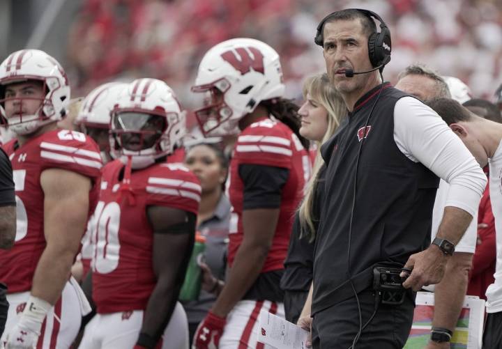 Deadspin | Wisconsin AD: Luke Fickell deserves our support