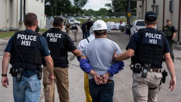 Van 2 mil 382 mexicanos víctimas de redadas de Trump