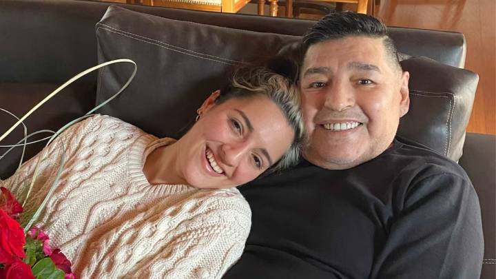 Alejada de los flashes: así está hoy Valeria, la madre de Jana, hija de Diego Maradona