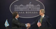 Scott Bessent definió el swap como un «puente» económico para Argentina y aseguró que evitará otro «Estado fallido» en Latinoamérica