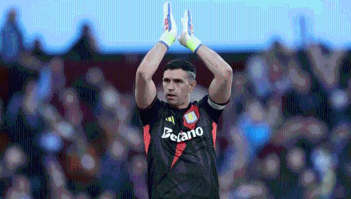 Video: la tremenda atajada de Dibu Martínez a Erling Haaland en la Premier League