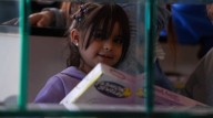 Niña venezolana retorna a casa luego de ser repatriada de EEUU