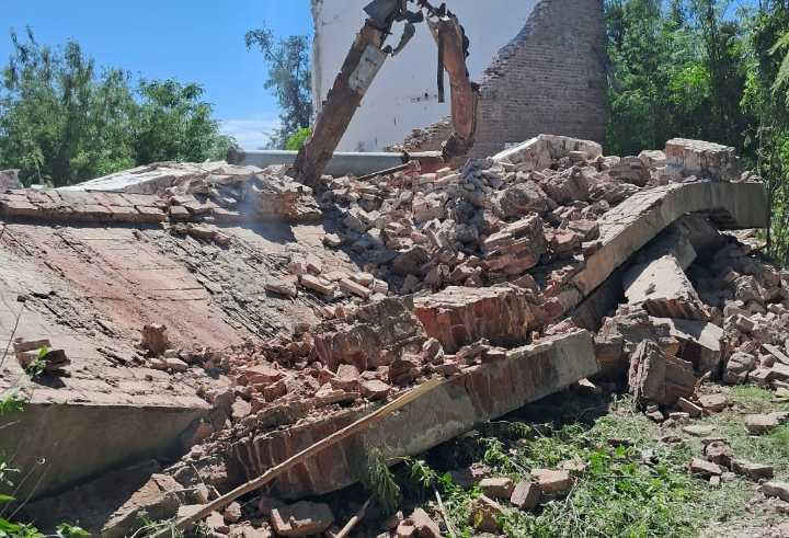La Tigra: un herido al caer una pared de la ex cooperativa La Unión