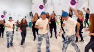 De Vélez al gimnasio: Luck Ra bailó la coreografia viral de zumba con sus fanáticas