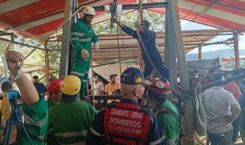Rescatan los cuerpos de 12 mineros fallecidos en El Callao tras inundación