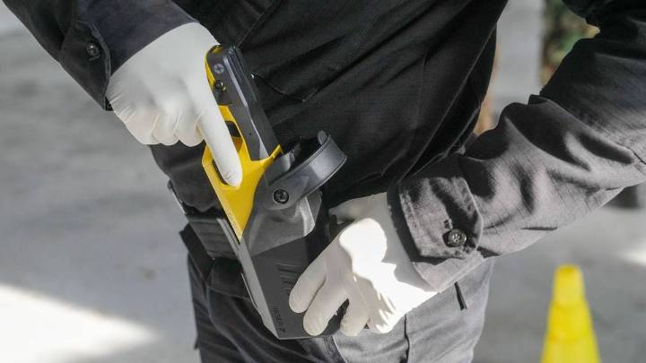 El gobierno de Santa Fe comprará más pistolas Taser y considera exitoso el uso en Rosario