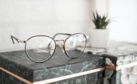 La mejor fórmula para limpiar tus lentes sin rayarlos