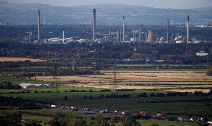 European oil refineries bet on green projects to secure long