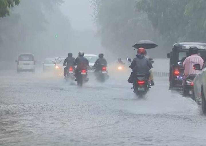 Heavy rain leads to massive traffic jam across Bhubaneswar