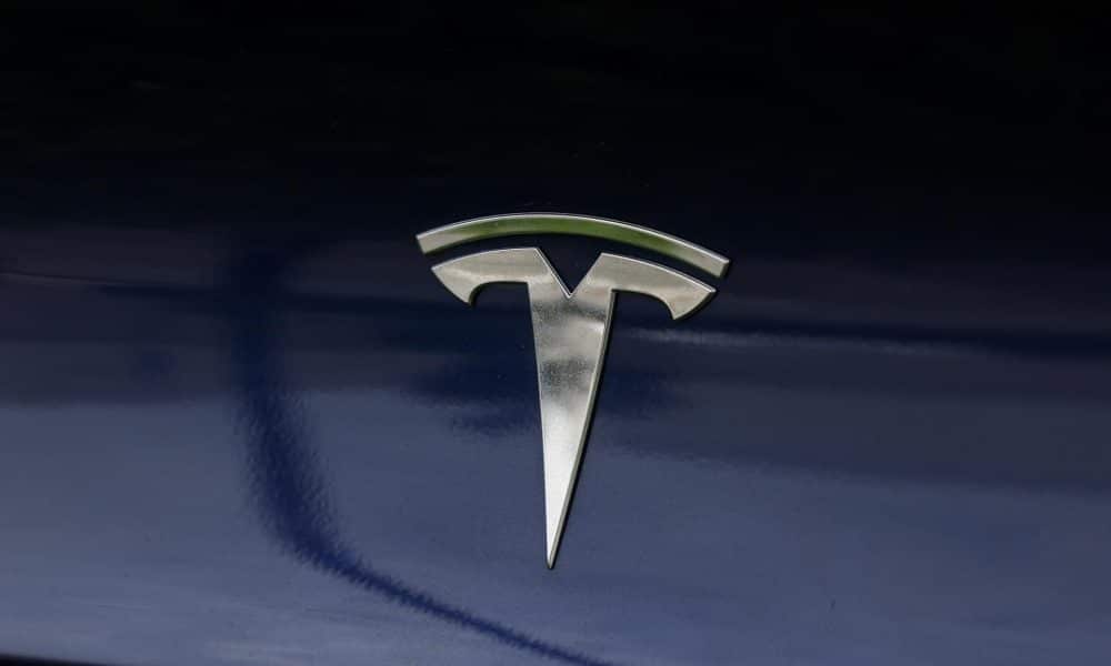 Tesla avisa que Musk podría irse si no se le concede un billón de dólares en acciones
