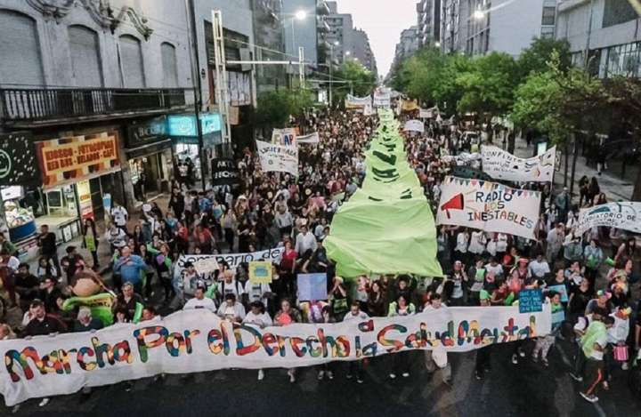 La 12° Marcha por el Derecho a la Salud Mental vuelve a poblar Córdoba de colores y demandas urgentes