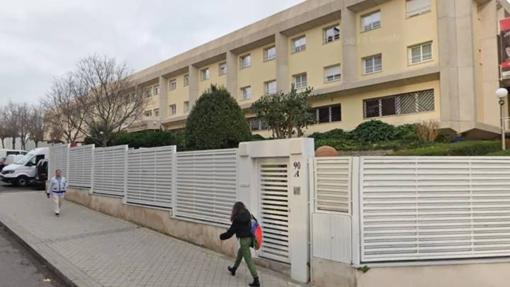Herido grave un joven de 20 años tras precipitarse accidentalmente desde el piso de una residencia de Madrid