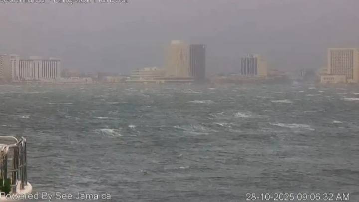 ‘Melissa’ toca tierra en Jamaica con vientos de 295 km/h y categoría 5, el más poderoso en 174 años