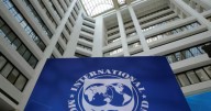 Economía mundial está ‘mejor de lo temido’, pero riesgos persisten: FMI