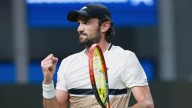 Un histórico Vacherot se lleva la final de Shanghái ante su primo Rinderknech