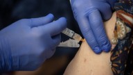 La vacuna de ARN contra el COVID, una aliada para pacientes con cáncer de pulmón o melanoma