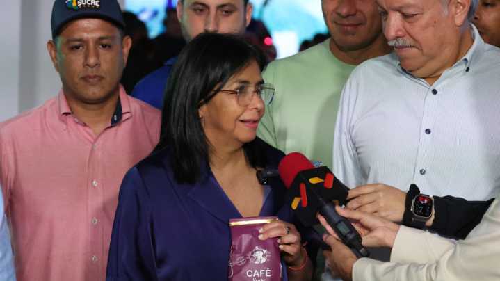 Delcy Rodríguez: “El pueblo que no pide sanciones sigue trabajando por el desarrollo del país”