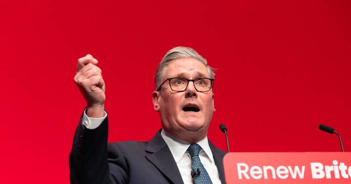 Sir Keir Starmer blames Brexit for migrant crisis and rebrands crossings 'Farage boats'