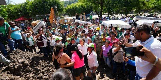 Sheinbaum recorre zonas afectadas por las lluvias en Veracruz y San Luis Potosí