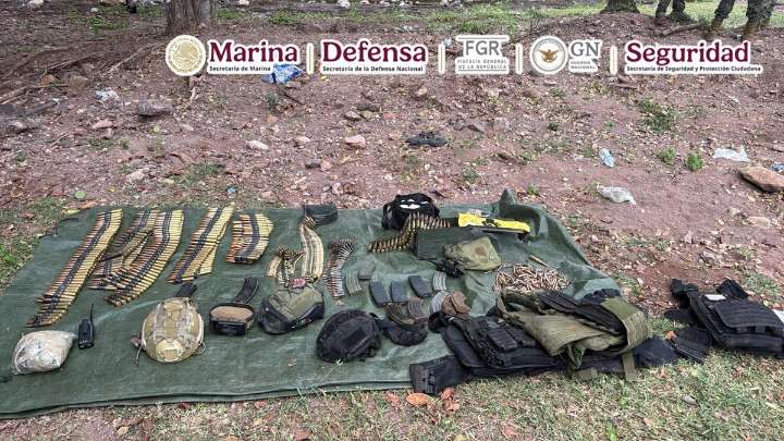 Detienen en Sinaloa a presunto integrante de 'Los Chapitos' y le decomisan arsenal
