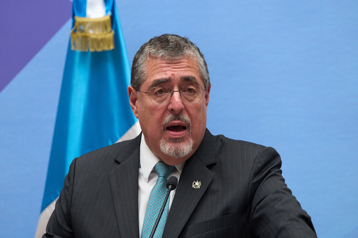 Presidente de Guatemala dice que fuga de reos fue un complot de pandilleros de Barrio 18