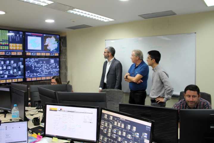 El Delegado del Gobierno de la Región de Murcia visita el centro de control del SAIH de la CHS