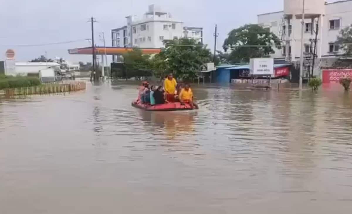 2,000 shifted to shelters as heavy rains lash Warangal, Hanamkonda