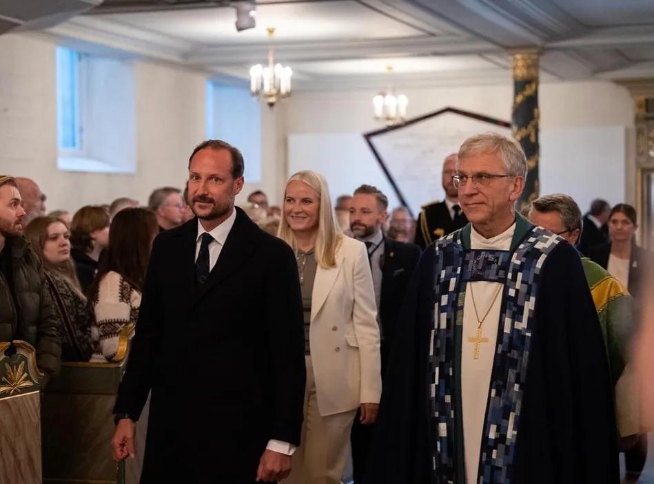 Histórico perdón de la Iglesia luterana de Noruega a los homosexuales en un servicio religioso presidido por los príncipes herederos Haakon y Mette