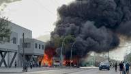 Establecimiento de llantas se incendia sobre avenida Ruiz Cortines en San Nicolás