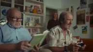 Tres ancianos compartiendo piso en 2055, el polémico anuncio de Vivienda: "Se está riendo de la gente"