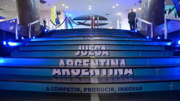Una encuesta en el Coloquio de IDEA reveló que la Libertad Avanza arrasa entre los empresarios y que el dólar pegará un salto