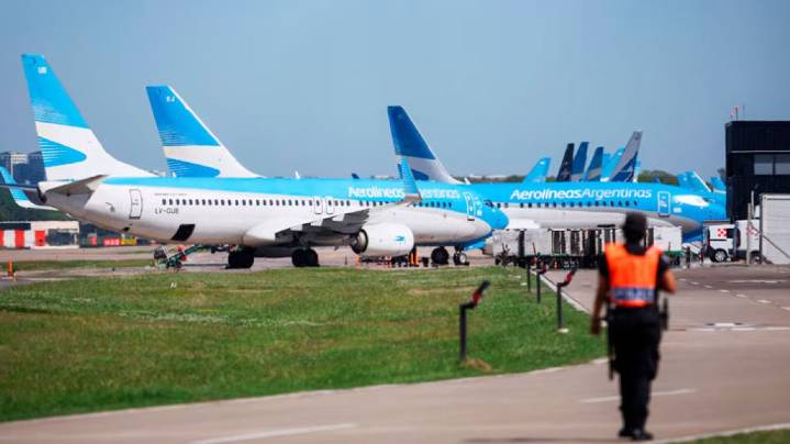 Aerolíneas Argentinas suspende ocho Boeing 737-800 tras falla en vuelo a Córdoba