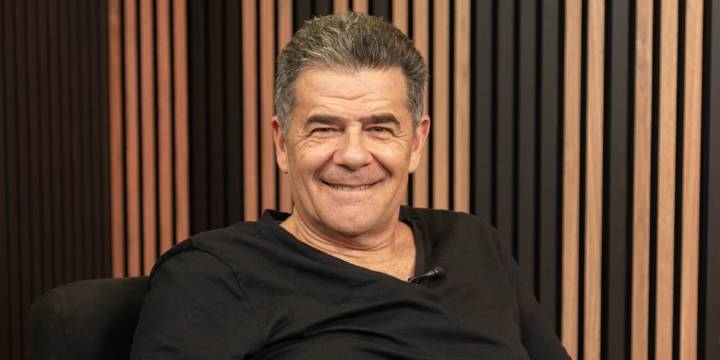 Julián Weich cuenta cómo cambió su vida: “Un día reuní a mis hijos para pedirles perdón”