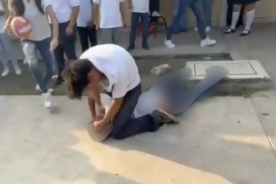 Niños protagonizan pelea que deja uno inconsciente en Manzanillo