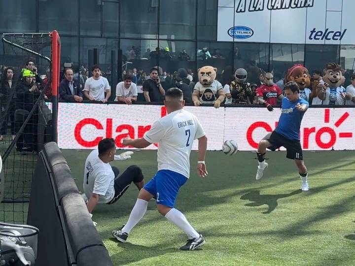Checo Pérez se luce con Hat-trick en partido de futbol