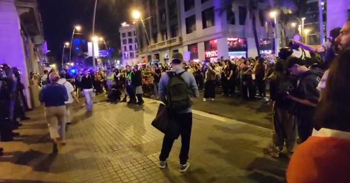 Manifestantes en el centro de Barcelona contra la guerra en Gaza, este martes.