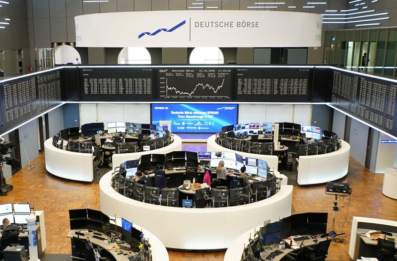 European shares dip as investors gauge earnings, geopolitical jitters