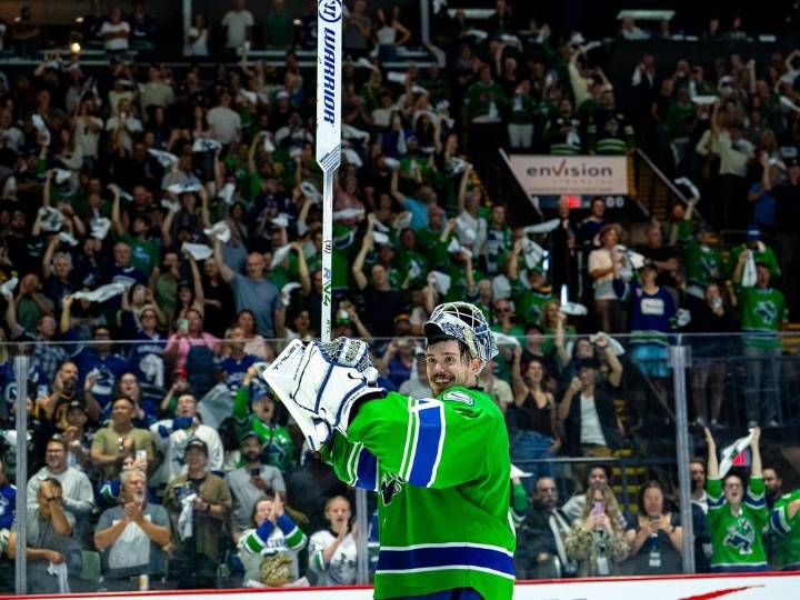 Former Canucks fan favourite Artūrs Šilovs shuts out Rangers 3