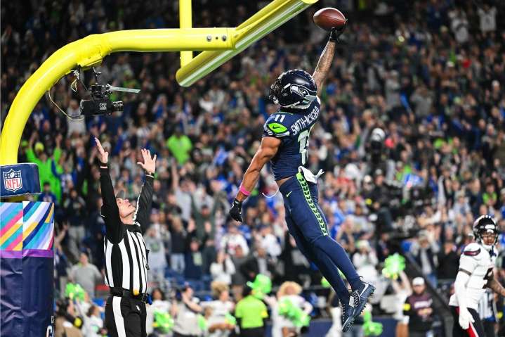 Defense, Smith-Njigba ensure Seahawks’ messy win over Houston